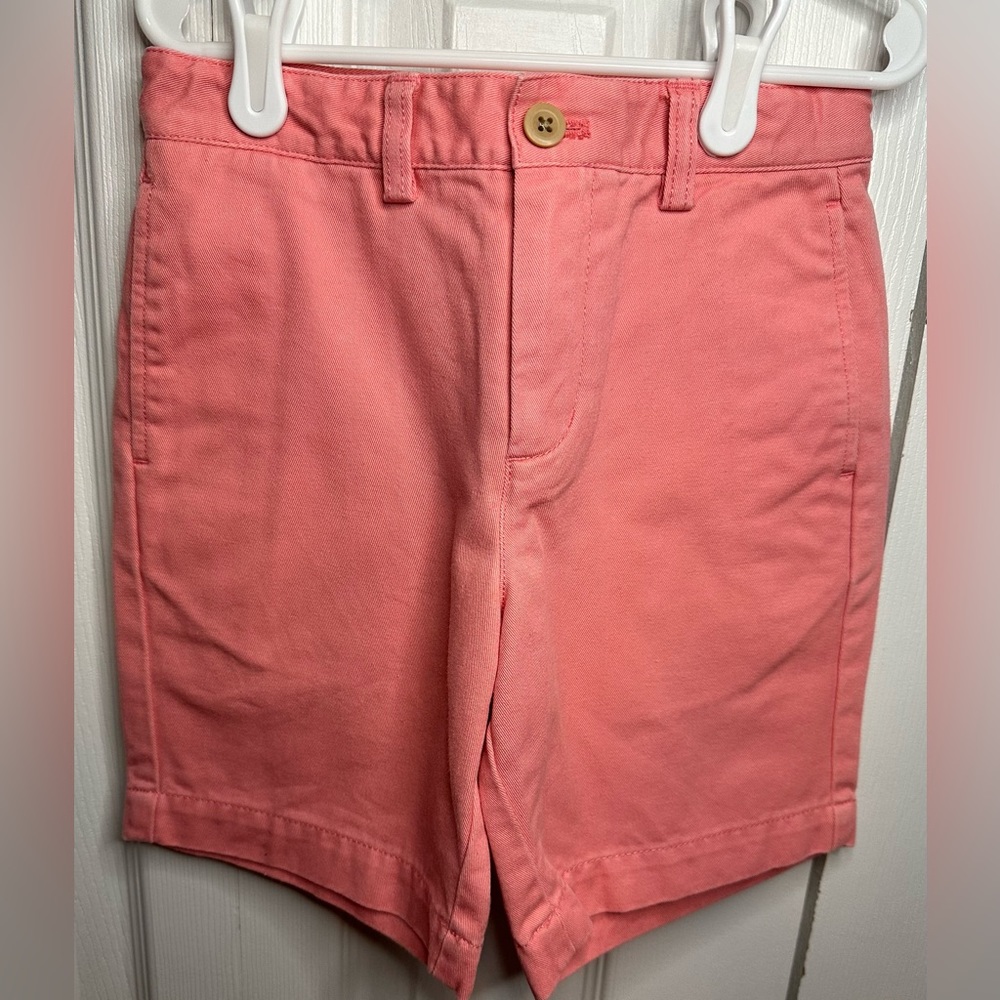 Vineyard Vines size 6 shorts.
Used in good condition.